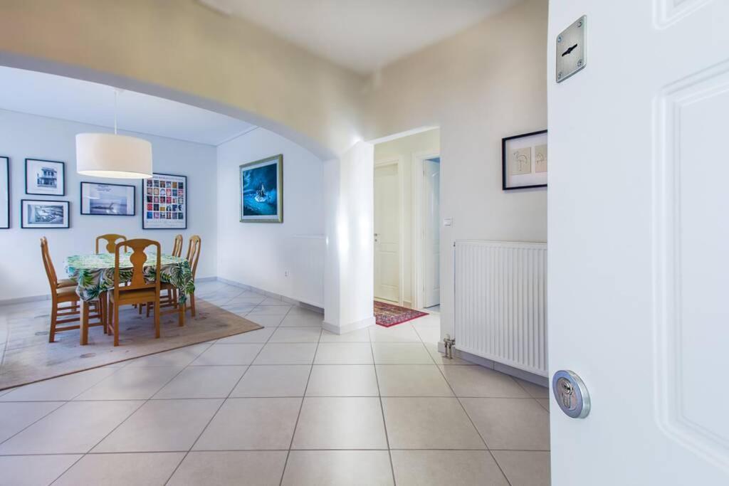 Spacious Apartment In Glyfada Close To The Sea Αθήνα Εξωτερικό φωτογραφία
